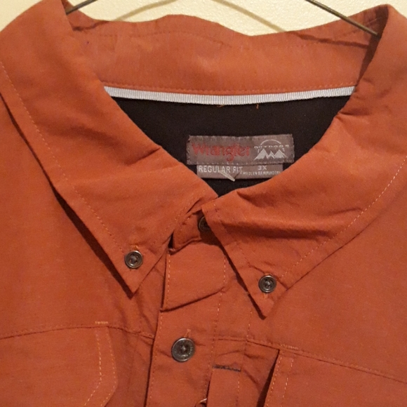 Wrangler Outdoors  Mena Button Down Shirt. - Picture 3 of 3